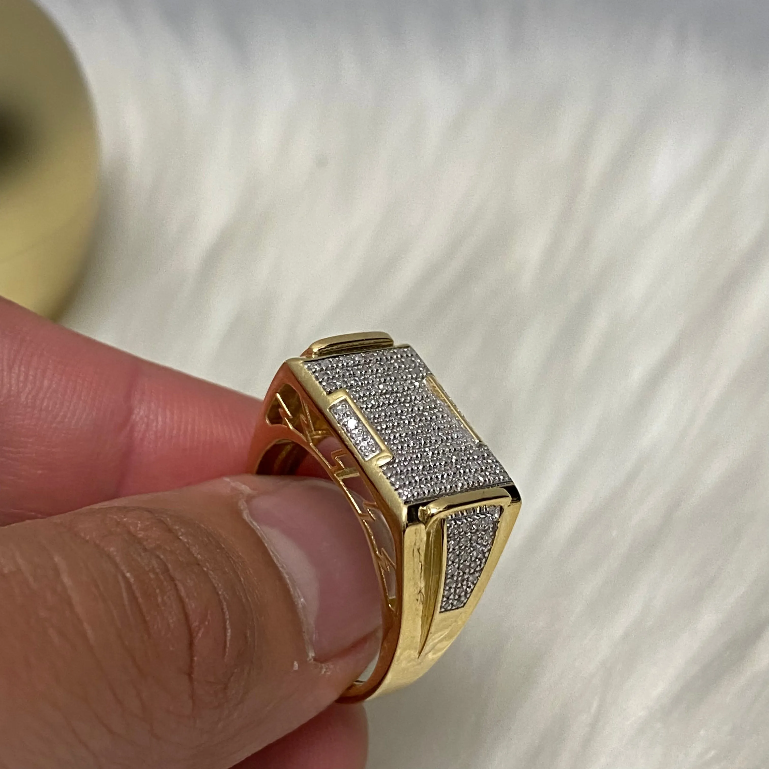 10K Yellow Gold Diamond Luxury Ring 0.32Ct Dia / 4.3gr / Size 10