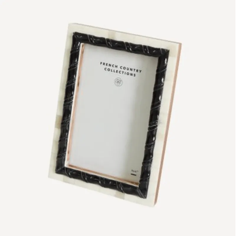 Black & White Spiral Photo Frame | 4x6"