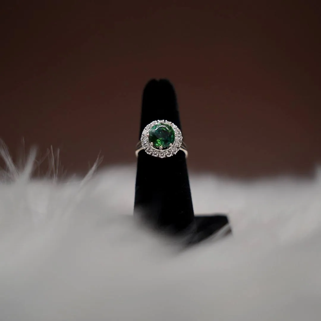 Emerald Ring 14K White Gold With Diamonds / 5.7gr / Size 6