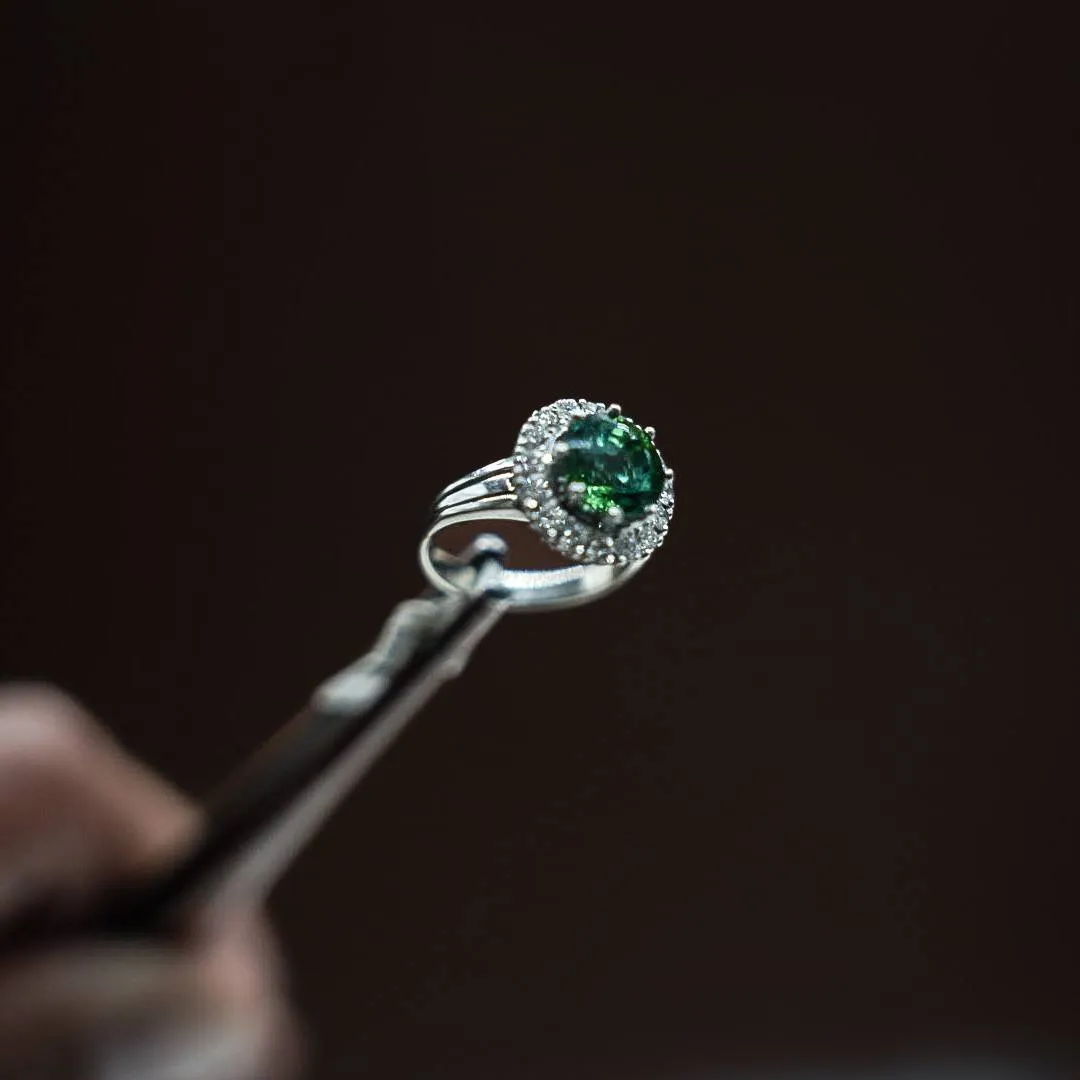 Emerald Ring 14K White Gold With Diamonds / 5.7gr / Size 6