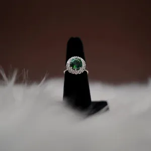 Emerald Ring 14K White Gold With Diamonds / 5.7gr / Size 6