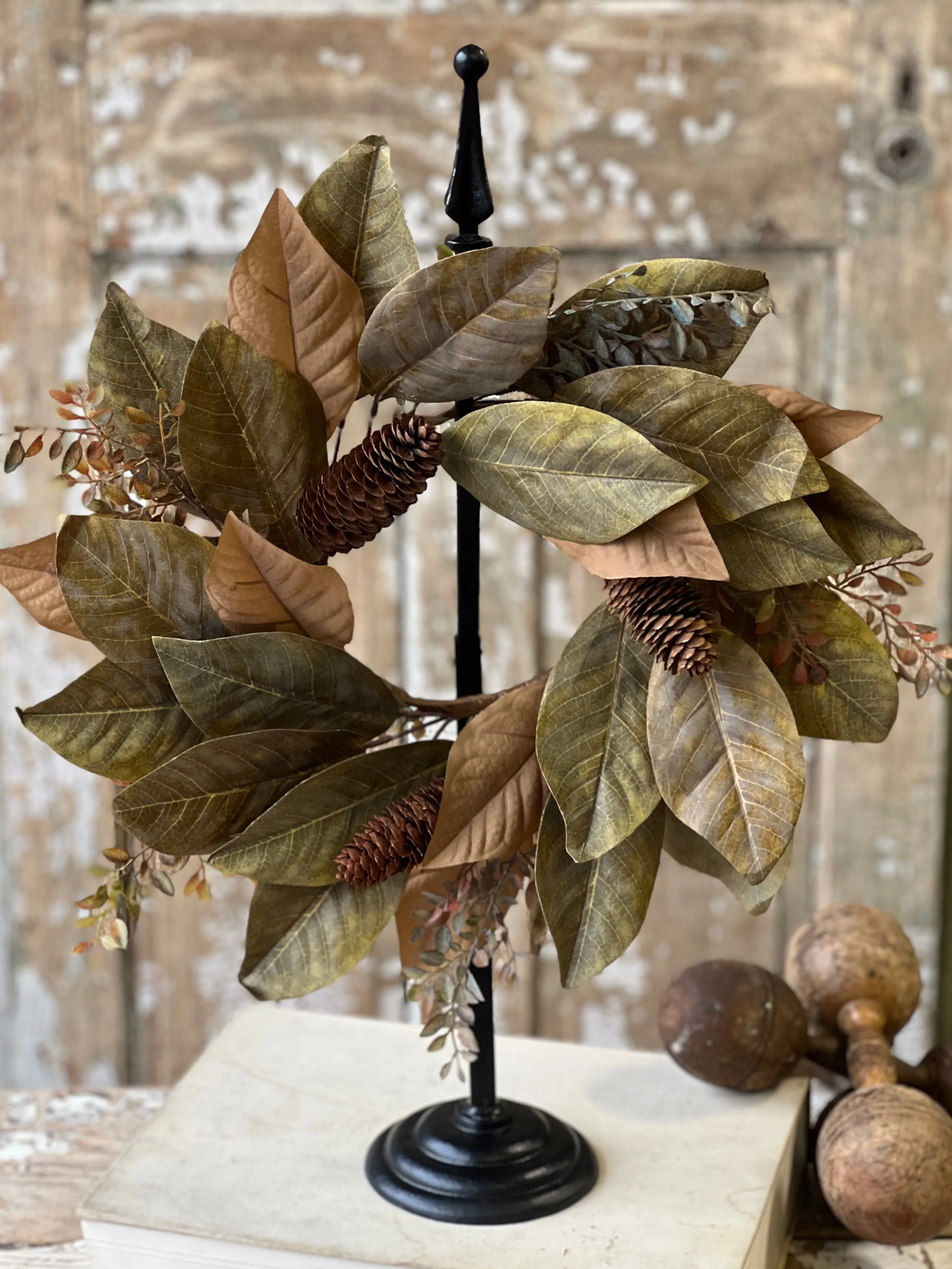 Finial Wreath Holder | 21.5"