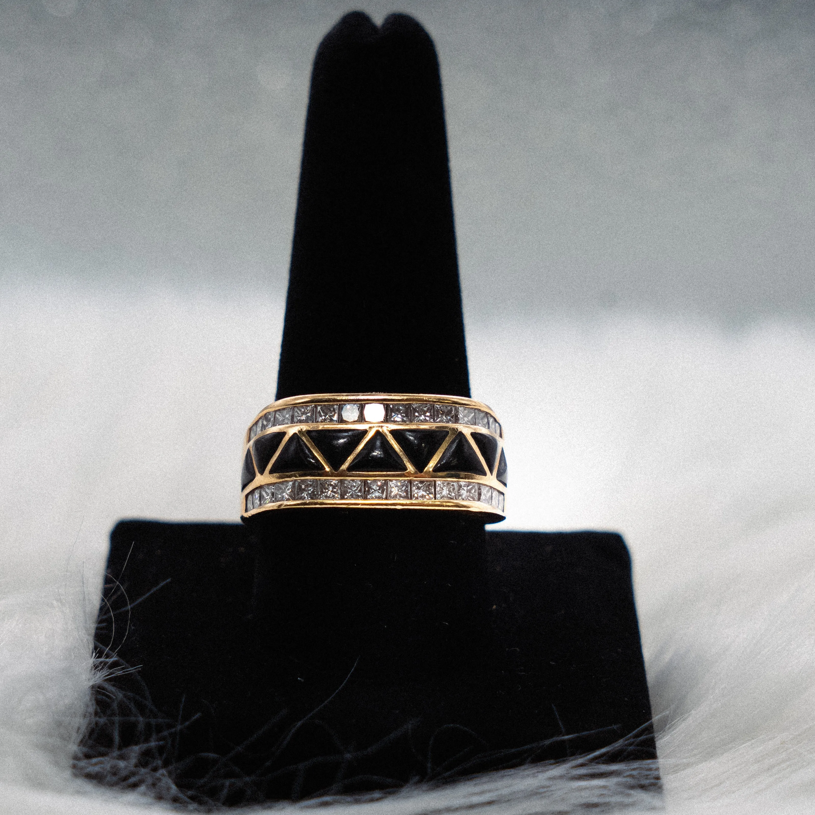 Kabana Ring 14K Yellow Gold With Diamonds & Onix / 15.6gr / Size 11