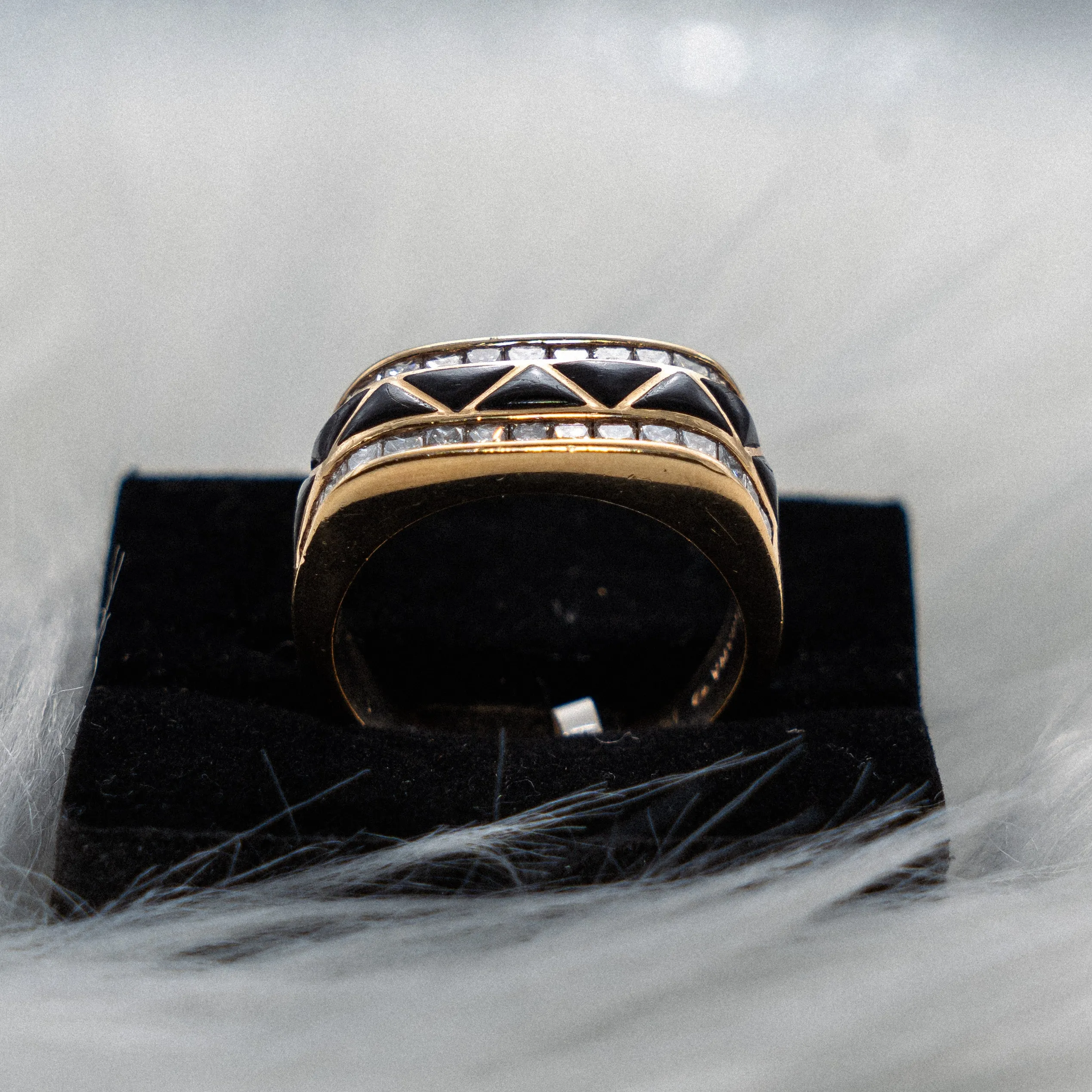 Kabana Ring 14K Yellow Gold With Diamonds & Onix / 15.6gr / Size 11