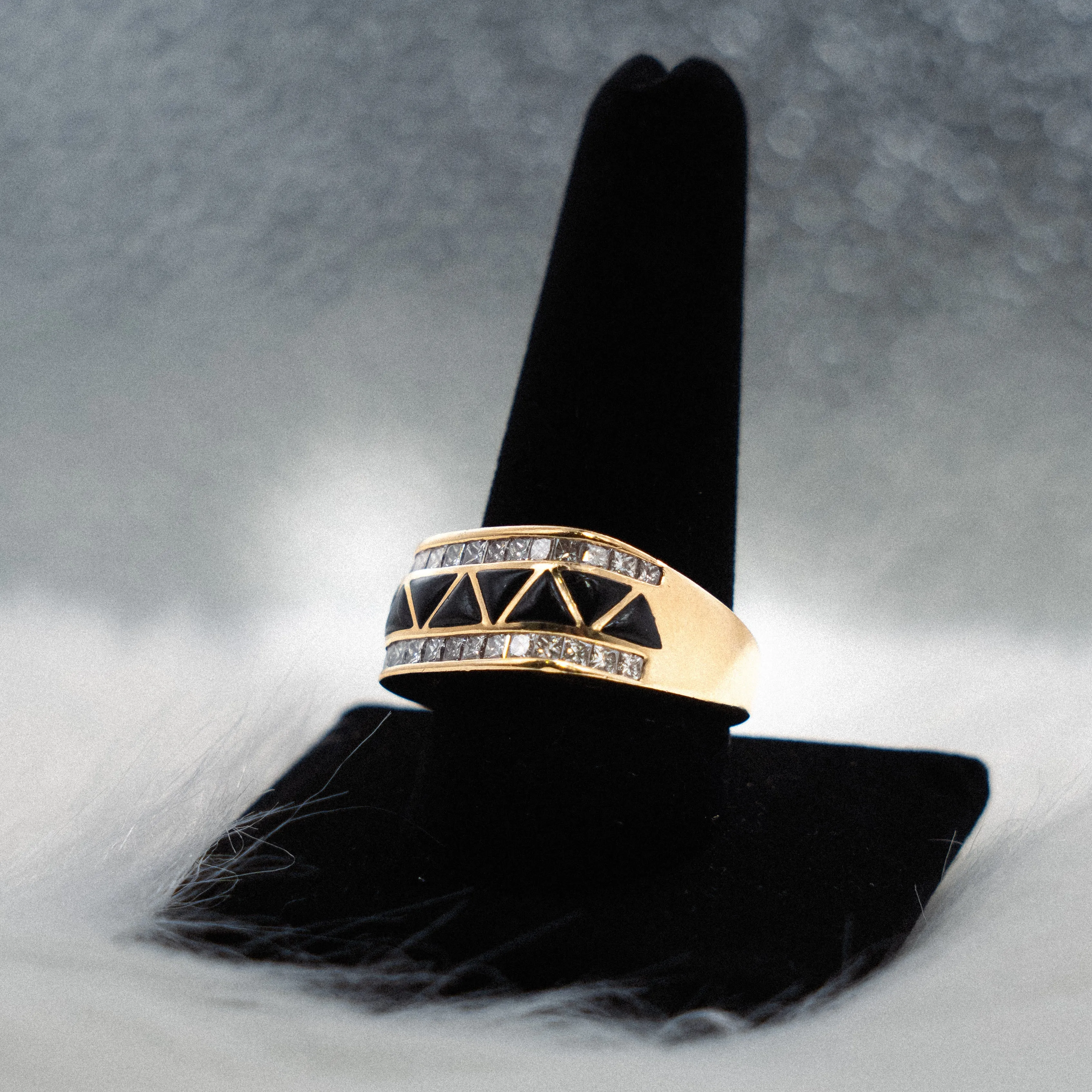 Kabana Ring 14K Yellow Gold With Diamonds & Onix / 15.6gr / Size 11