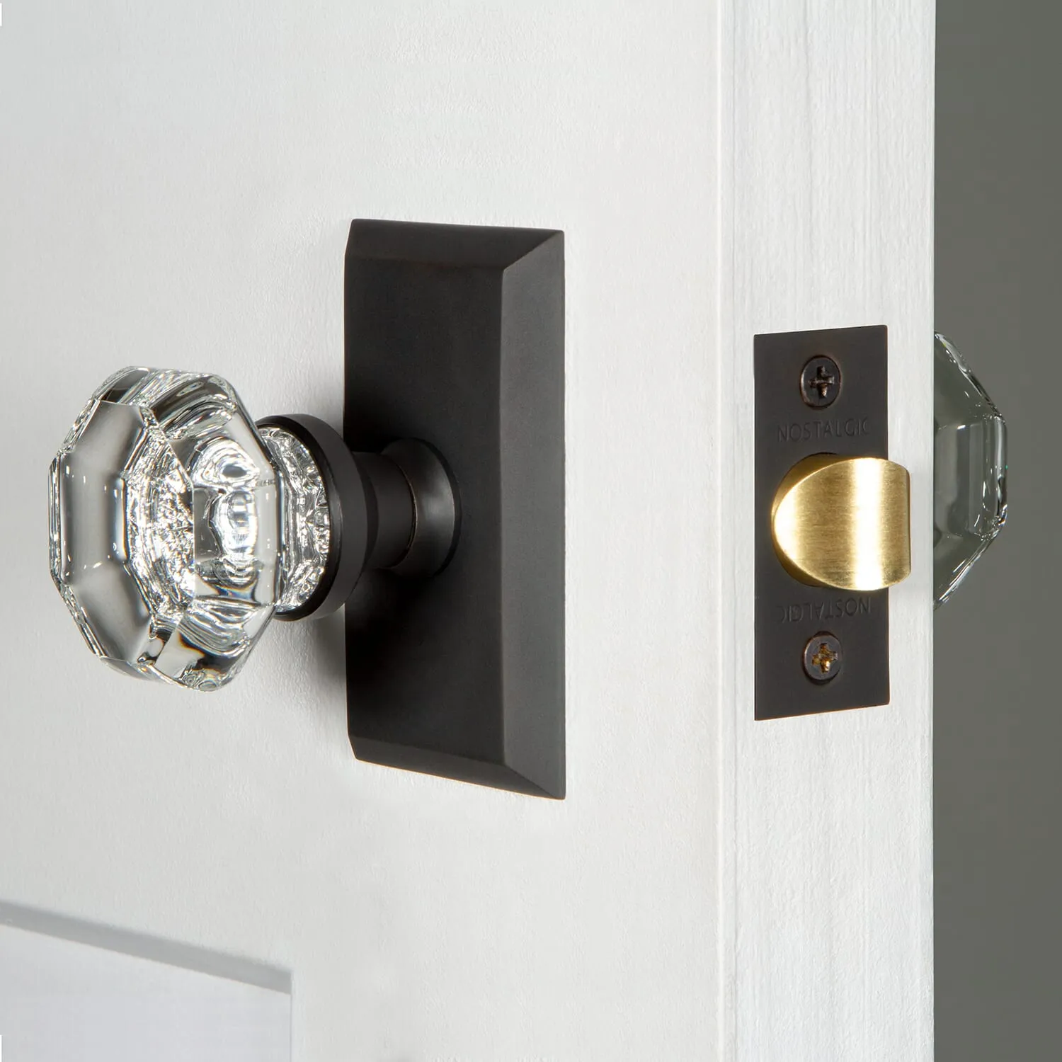Studio Short Plate with Waldorf Knob in Oil-Rubbed Bronze