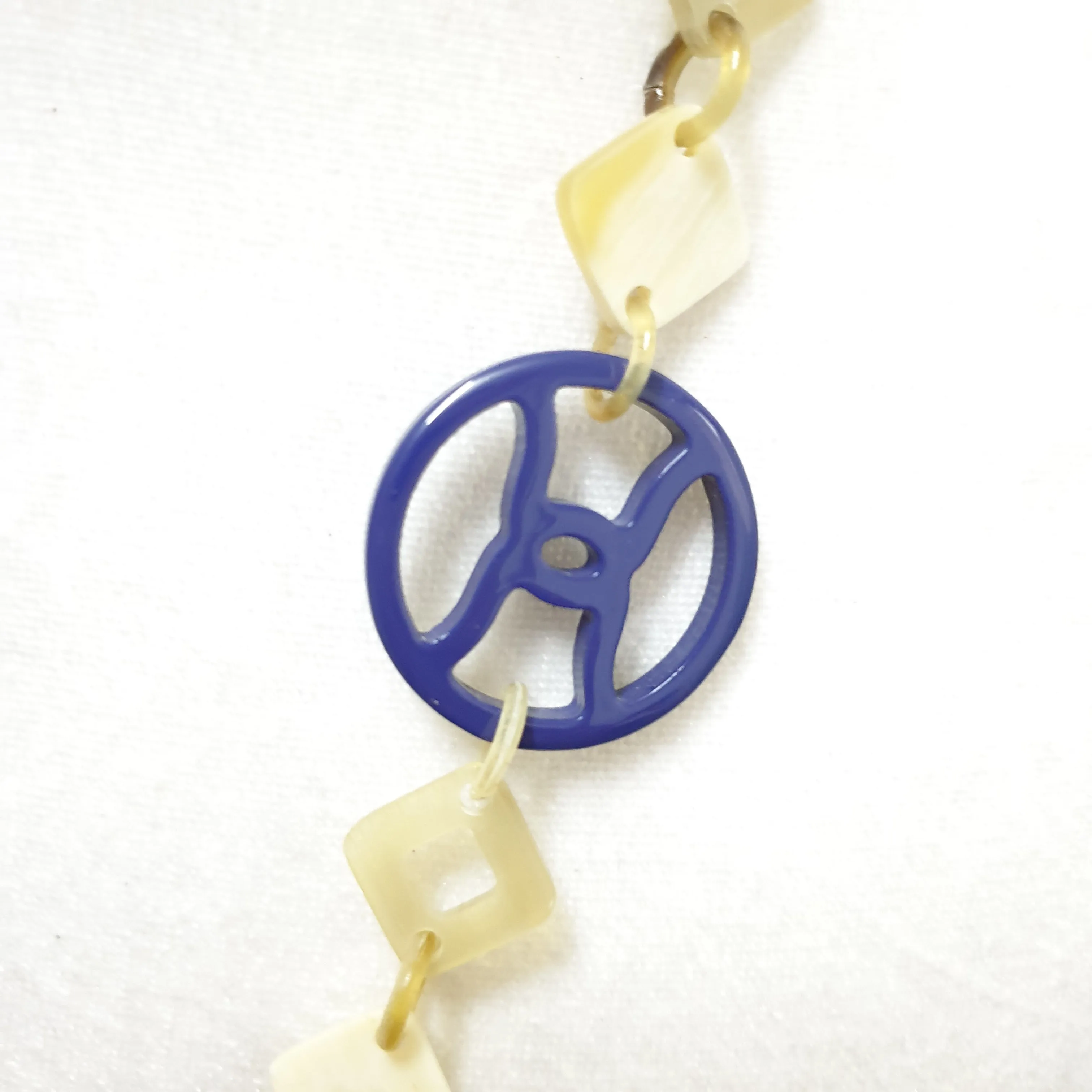 Stunning Trendy Necklace J18206, Made by Buffalo Horn & Lacquer