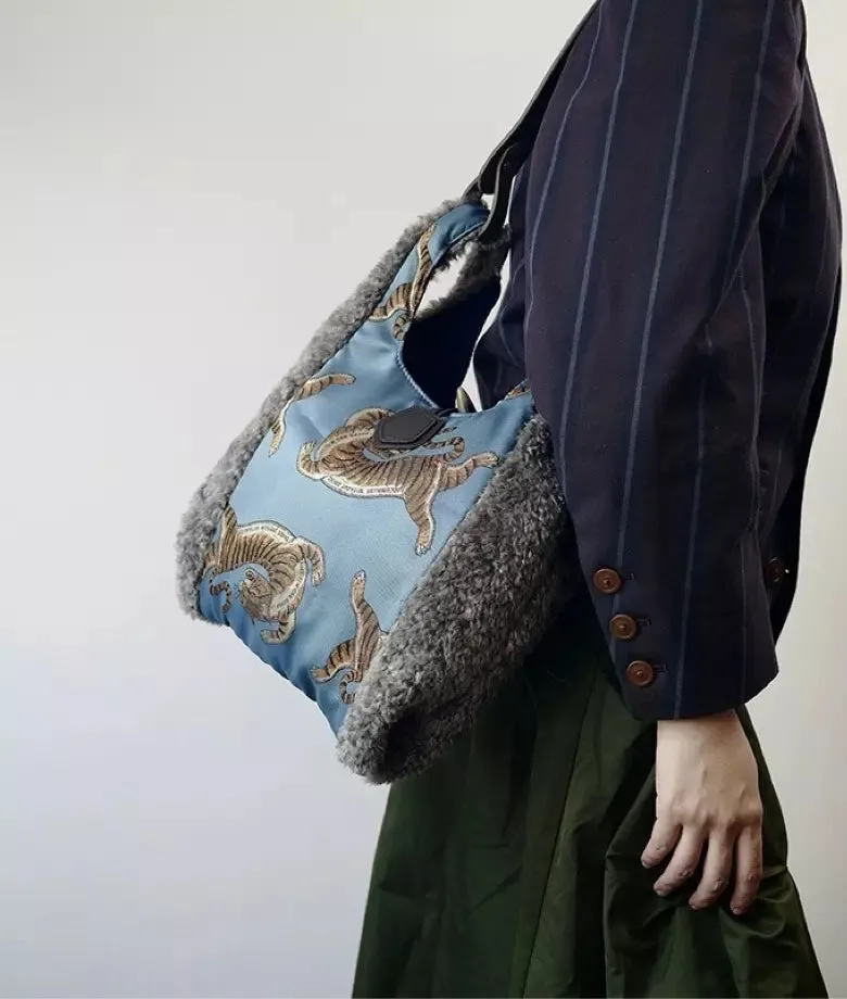 TIGER reversible patchwork shoulder bag | New Arrival